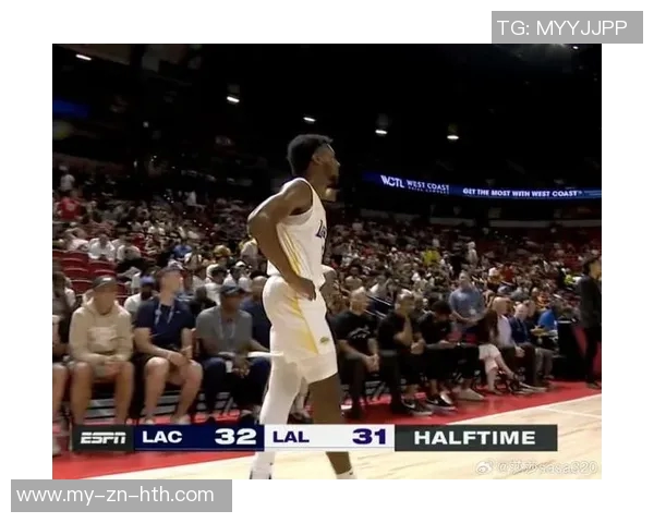 库里弧顶接球失去重心却依然精准命中布朗尼面前三分球