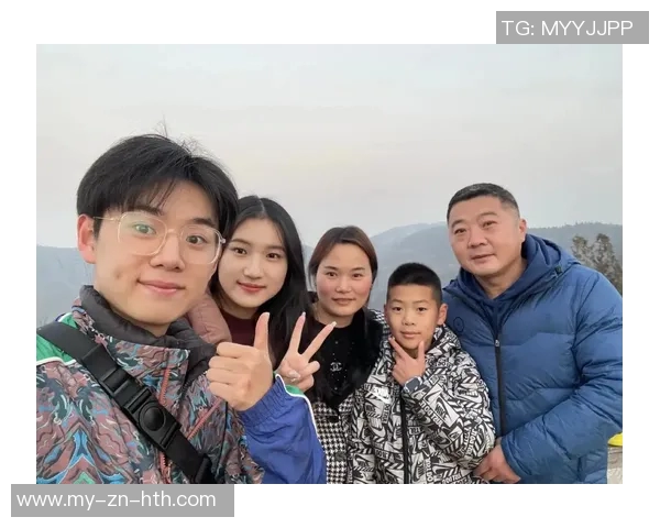 幸福满满的一家人库嫂分享全家福照甜蜜瞬间温馨满溢