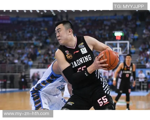 弗里曼防守丹尼斯三分时垫脚被判定为一级恶意犯规引发争议 弗里曼防守丹尼斯三分时垫脚被判定为一级恶意犯规引发争议