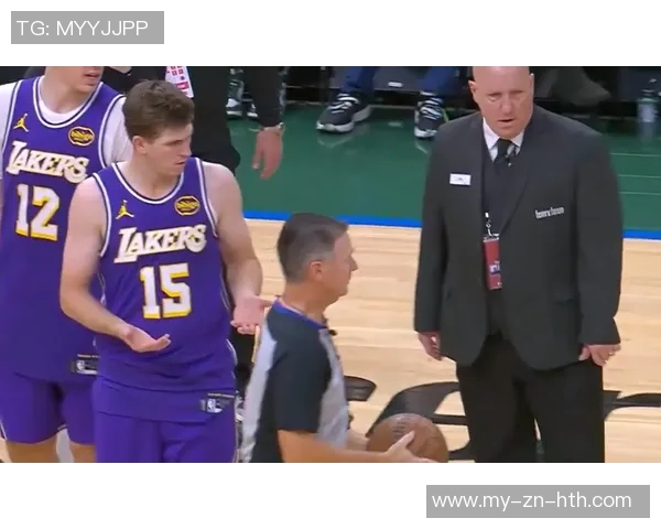 范德彪与字母哥联手助攻大加索尔点赞这一精彩瞬间